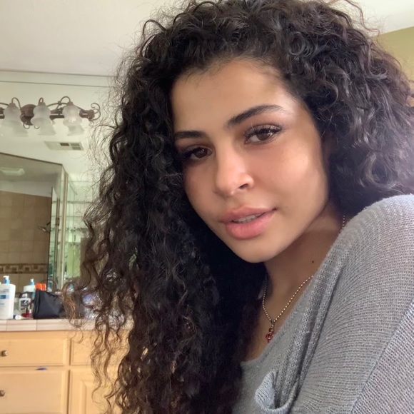 Hello Posh Friends! ✨ - Picture 2 of 2